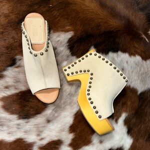 Dingo peace n love heeled clog